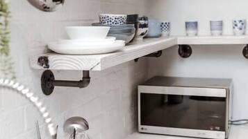 雪櫃、微波爐、焗爐、爐具