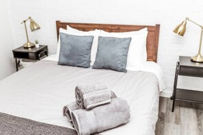 2 chambres, fer et planche à repasser, Wi-Fi gratuit, draps fournis