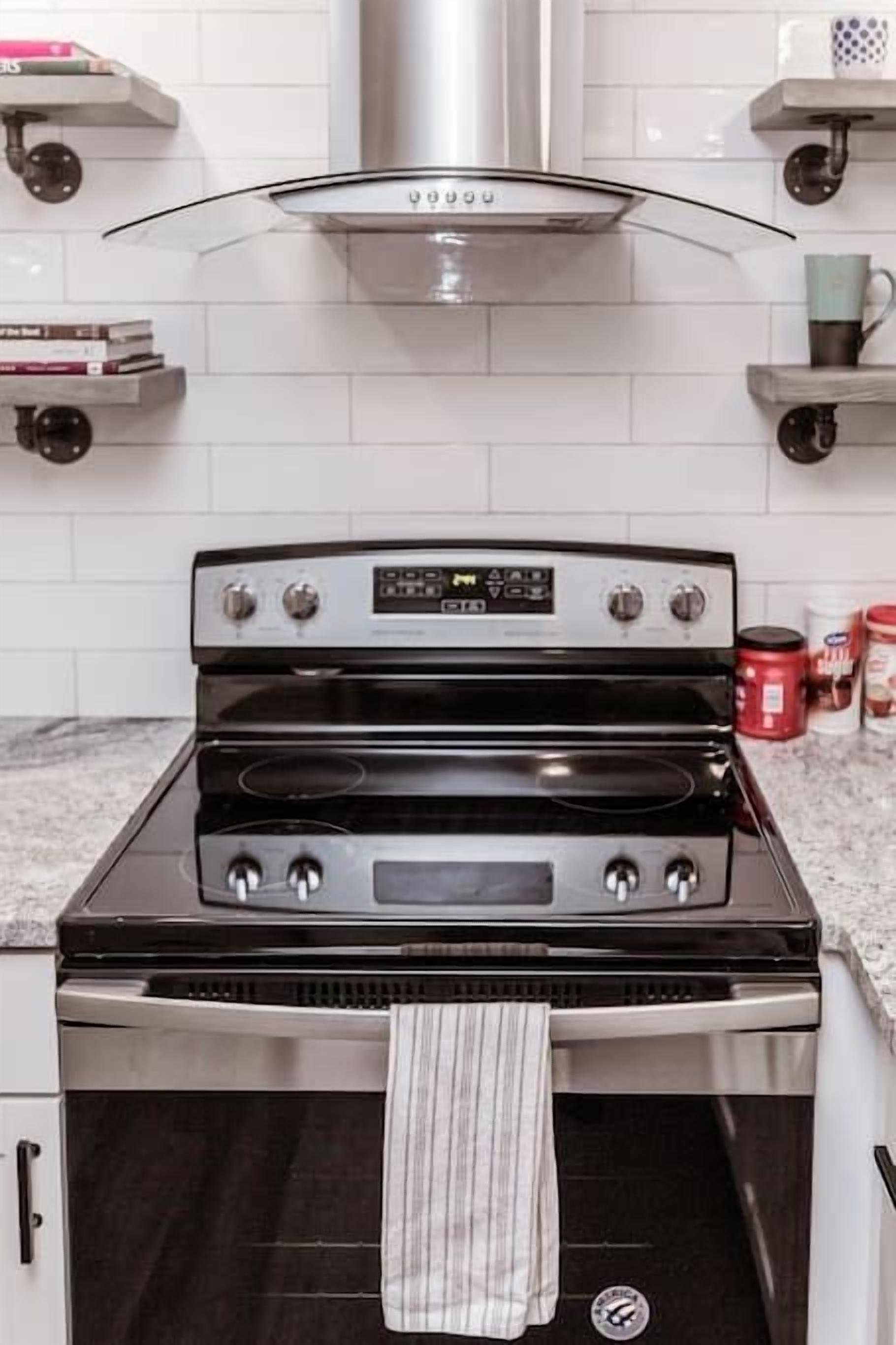 冰箱、微波炉、烤箱、炉灶