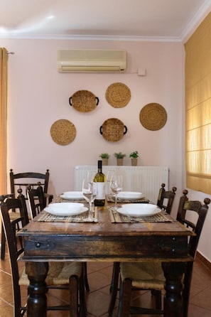 House | Private kitchen | Fridge, oven, electric kettle, toaster