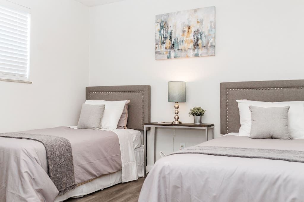 2 habitaciones, tabla de planchar con plancha y wifi gratis 