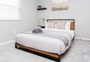 2 bedrooms, iron/ironing board, free WiFi, bed sheets - Renovated Central E❤German Village/Children's Hospital (Columbus)