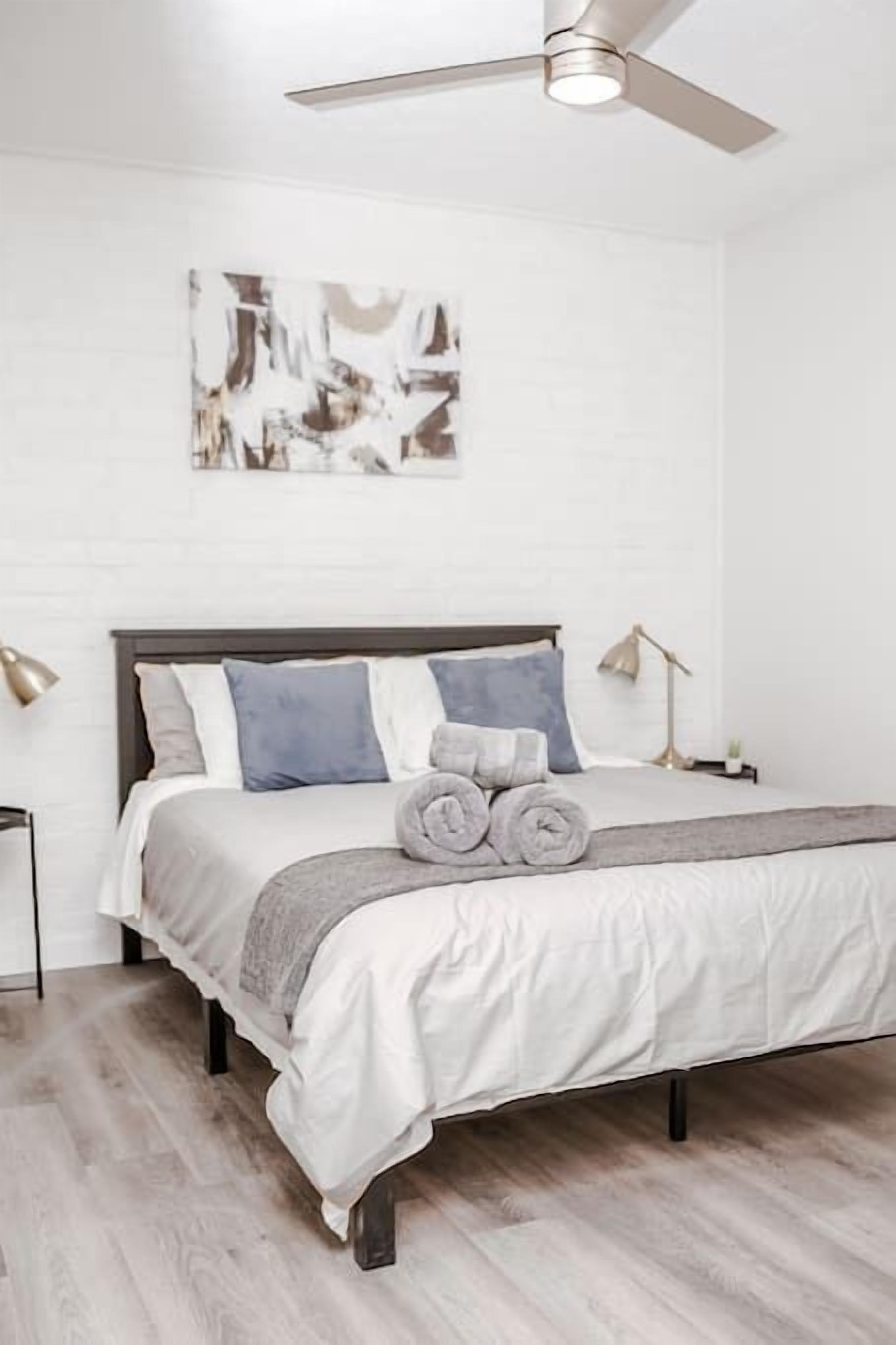 2 chambres, fer et planche à repasser, Wi-Fi gratuit, draps fournis