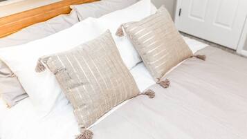 2 bedrooms, iron/ironing board, free WiFi, bed sheets