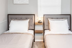 2 chambres, fer et planche à repasser, Wi-Fi gratuit, draps fournis