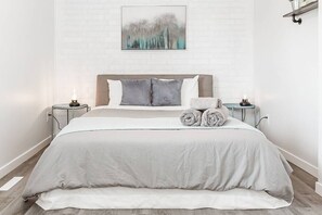2 slaapkamers, een strijkplank/strijkijzer, gratis wifi, beddengoed