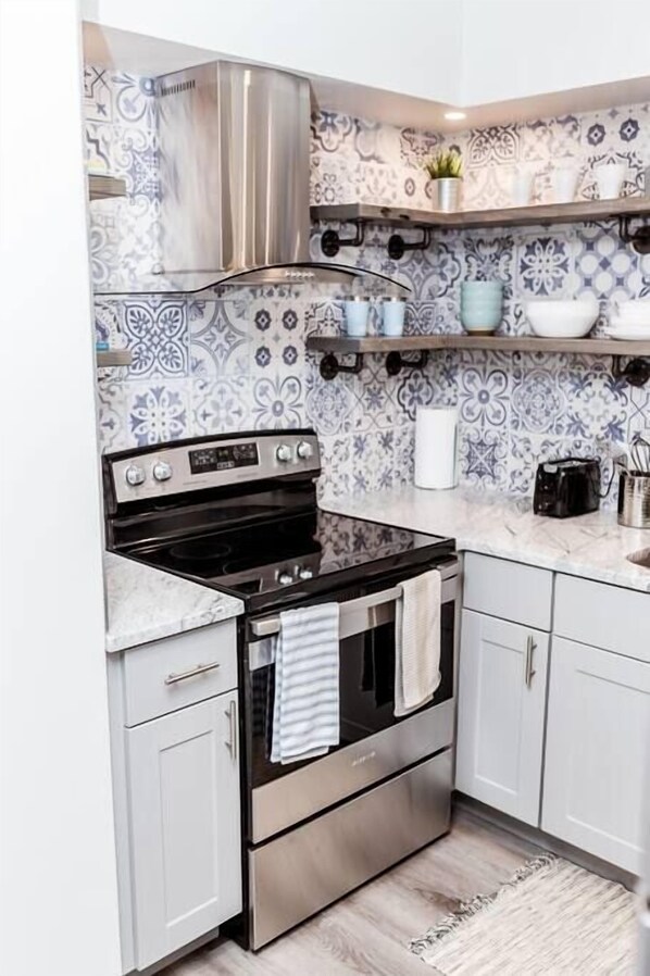 Fridge, microwave, oven, stovetop