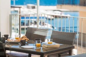 Outdoor dining - Moll 3 - Two Bedroom Apartment, Sleeps 4 (Son Servera)