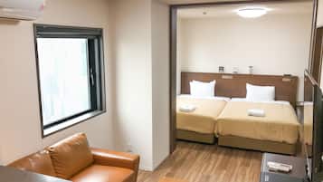 办公桌、熨斗/熨板、免费 WiFi、床单