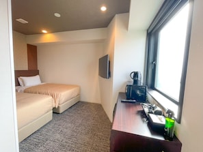 โต๊ะทำงาน, เตารีด/โต๊ะรีดผ้า, Wi-Fi ฟรี, ผ้าปูที่นอน