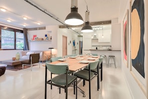 Dining - Hedonist House - Artist & Design Loft - 10 guests - 5min. walk from metro (Paris)