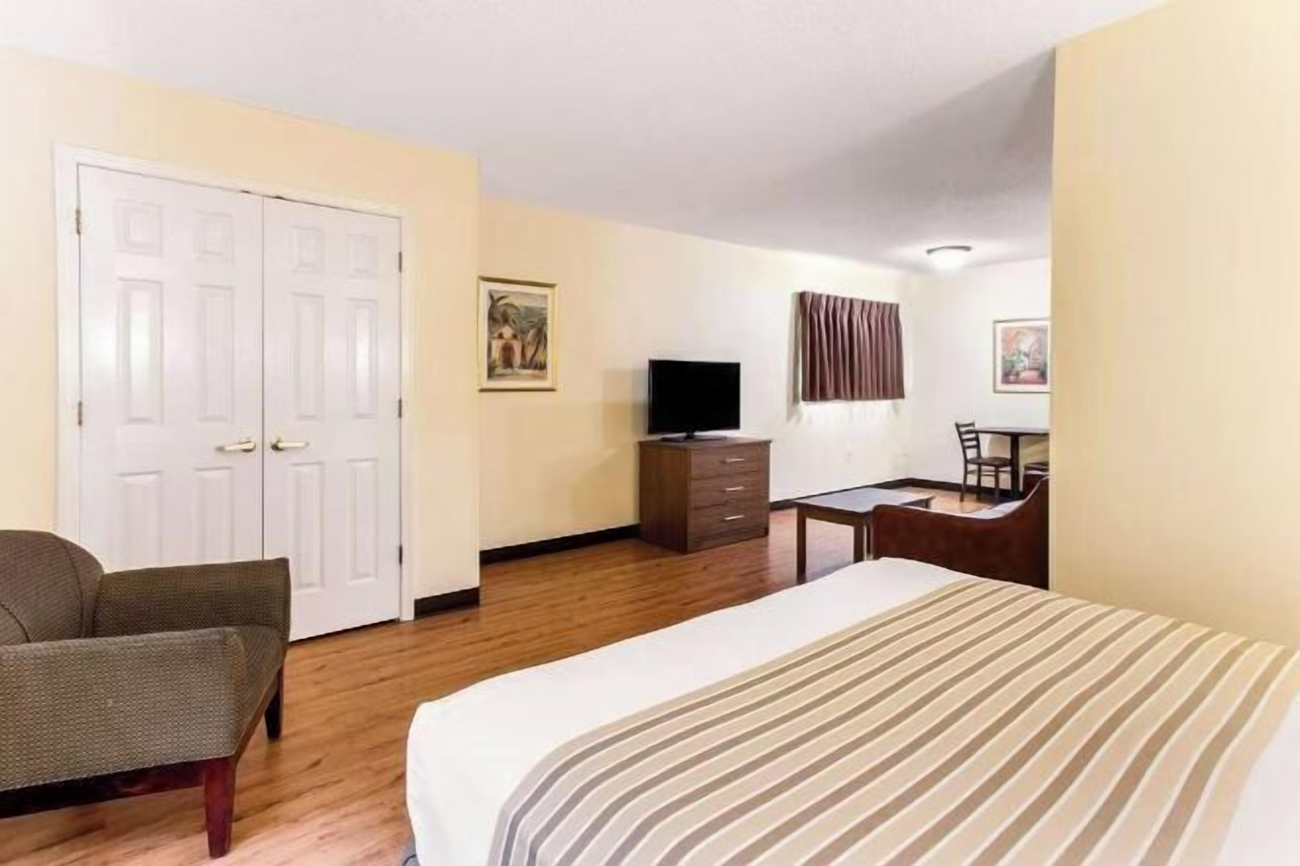 Individually furnished, desk, free WiFi, bed sheets