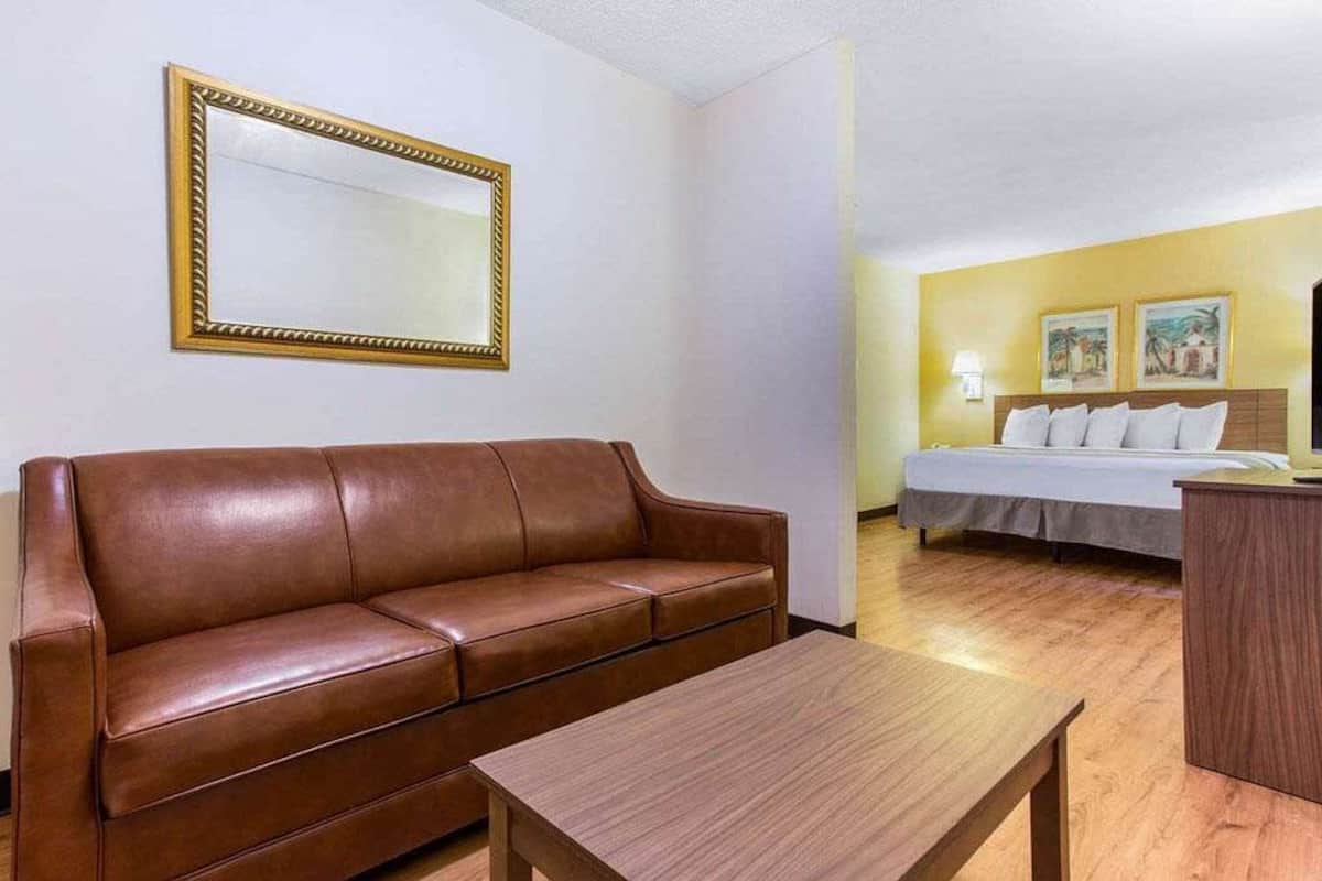 Individually furnished, desk, free WiFi, bed sheets