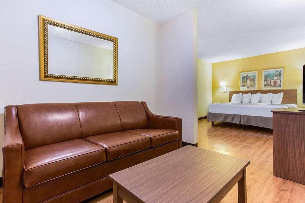 特色家居、办公桌、免费 WiFi、床单