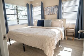 3 habitaciones, tabla de planchar con plancha y cuna de viaje 