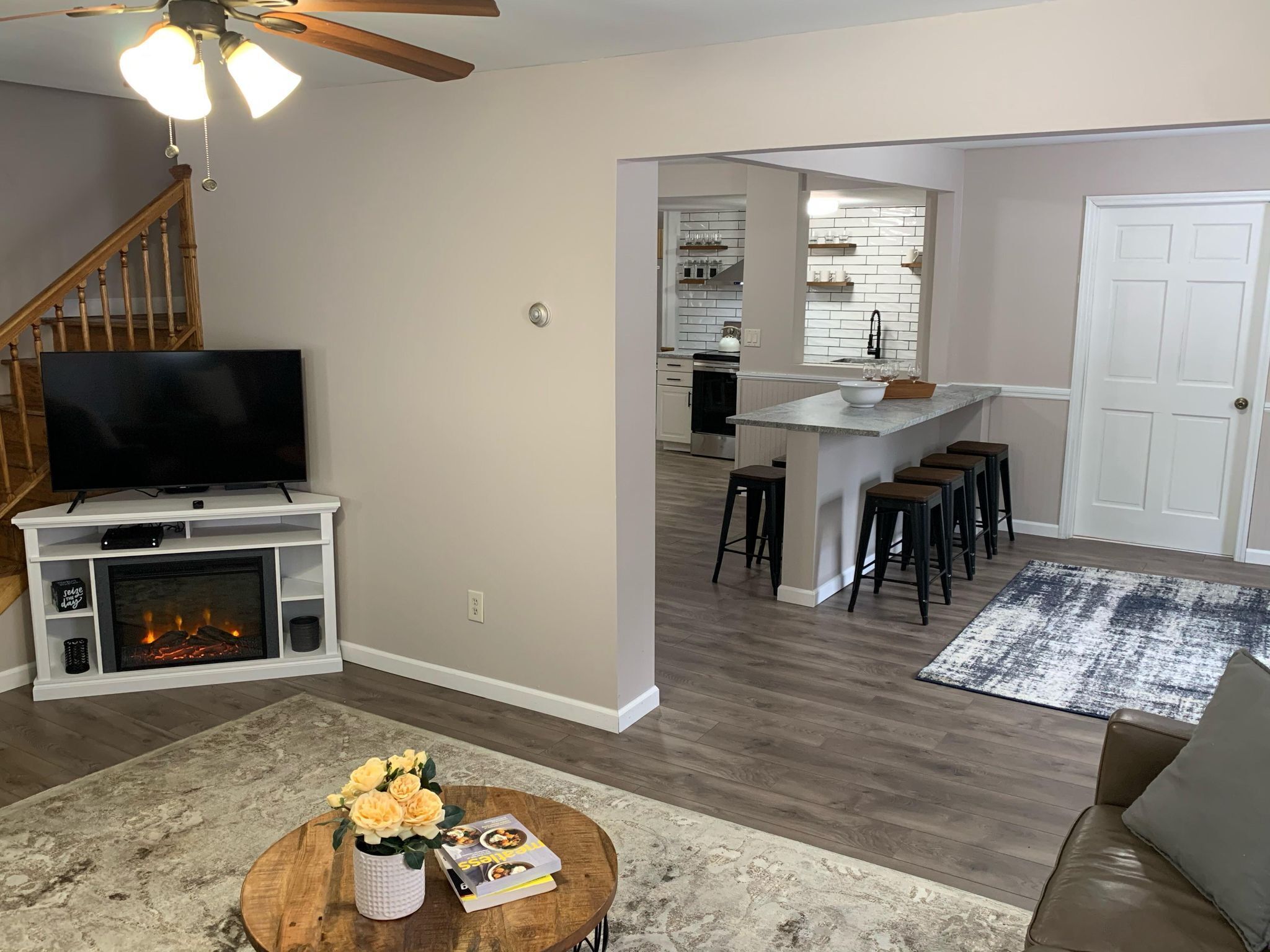 4 BR Hot Tub Home in Heart of Village