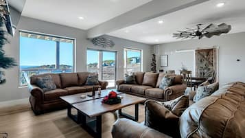 Smart TV, chimenea y futbolito