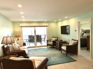 TV - Luxury Beachfront 5th Floor, 2 Bedroom (King, Full, Twin Bunks) Sleeps 6 (Fort Myers Beach)