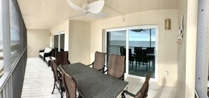 Outdoor dining - Luxury Beachfront 5th Floor, 2 Bedroom (King, Full, Twin Bunks) Sleeps 6 (Fort Myers Beach)