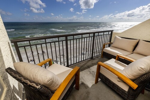 Gulf-front penthouse w/breathtaking views, FREE BEACH SERVICE!
