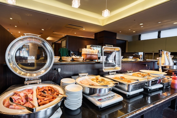 Daily buffet breakfast for a fee