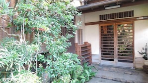 A traditional Japanese building with a wooden entrance and a small porch. - Kogushiya (Shimonoseki)