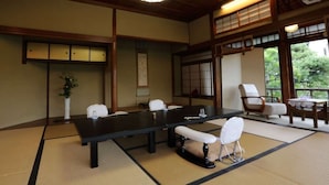 Unclassified image, 5 of 16, button - Kogushiya (Shimonoseki)