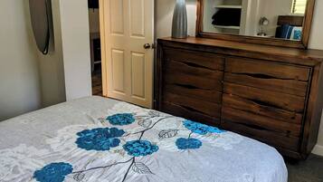 1 bedroom, desk, iron/ironing board, free WiFi