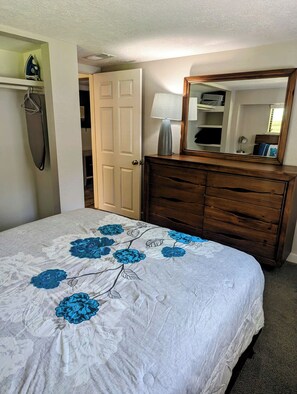 1 bedroom, desk, iron/ironing board, free WiFi
