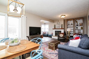 TV, fireplace