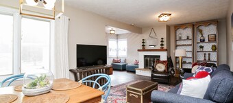 Updated vintage style cottage near McKennan Park & next to Avera
