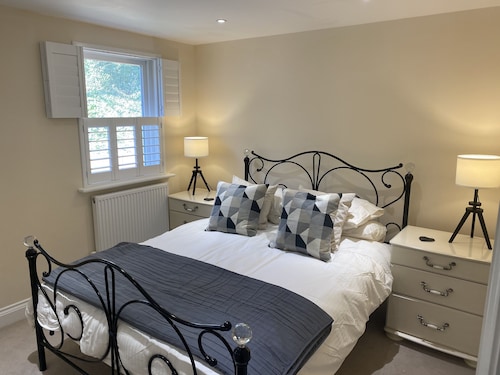  Holiday rental in Rye, sleeps up to 6 with private gated driveway