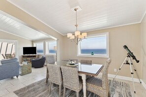 Dining - Omni Resort - Gorgeous Top Floor Penthouse with Oceanfront Views - Shipwatch! (Fernandina Beach)