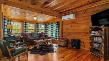 Smart-tv, videospelletjes, een dvd-speler en boeken