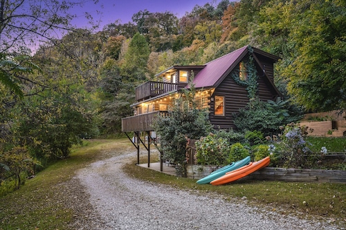 Center Hill Lake Cabin w/ Deck & Fire Pit