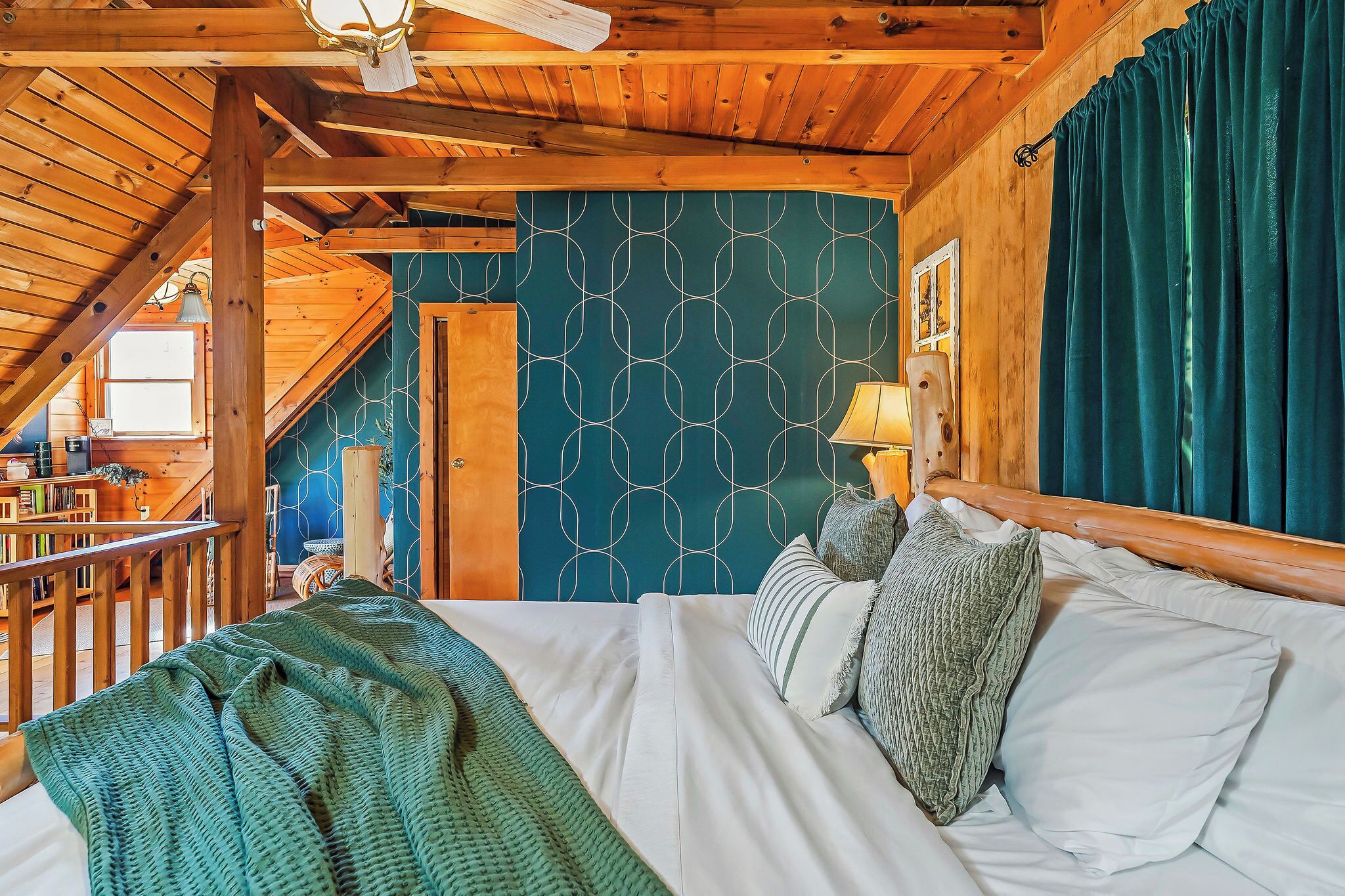 2 chambres, coffres-forts dans les chambres, fer et planche à repasser