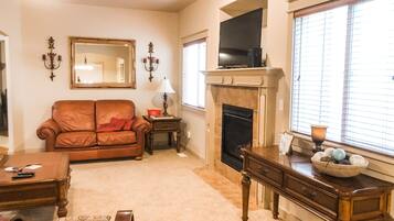 Älytelevisio, takka, DVD-soitin