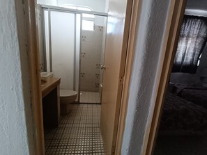 Standard Room | Bathroom | Shower, towels, soap, shampoo