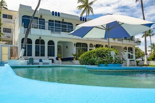 Outdoor pool, sun loungers