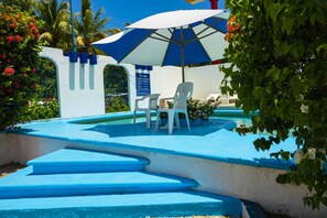 Outdoor pool, sun loungers