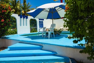 Útilaug, sólstólar