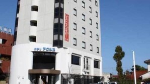 A multi-story hotel with a white facade and blue accents. - Hotel Axis (Yonago)