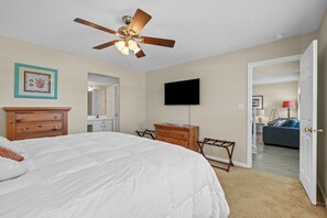 3 bedrooms, free WiFi, bed sheets - High Tider-Pet Friendly Home in Harkers Island, NC (Harkers Island)