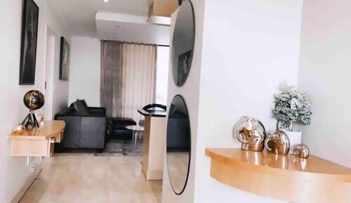 Exclusive Cul-de-Sac: 2 Bed En-suite Lux Skyline