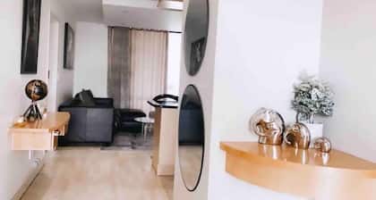 Exclusive Cul-de-Sac: 2 Bed En-suite Lux Skyline