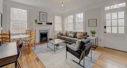 Spacious Industrial Modern Apt 2BR 1BA Downstairs