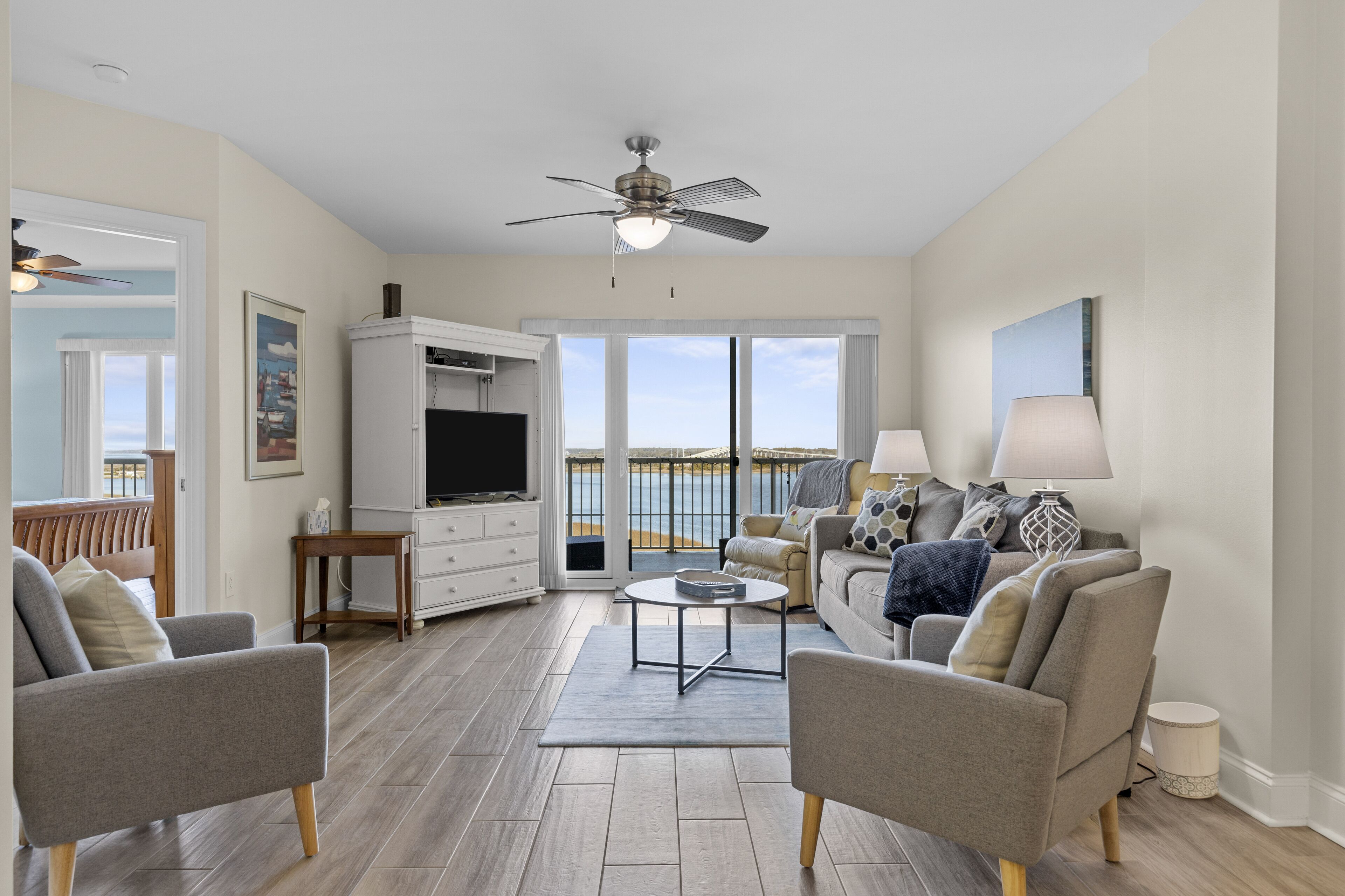 Yacht Club Dream (Luxury Sound Front Condo)