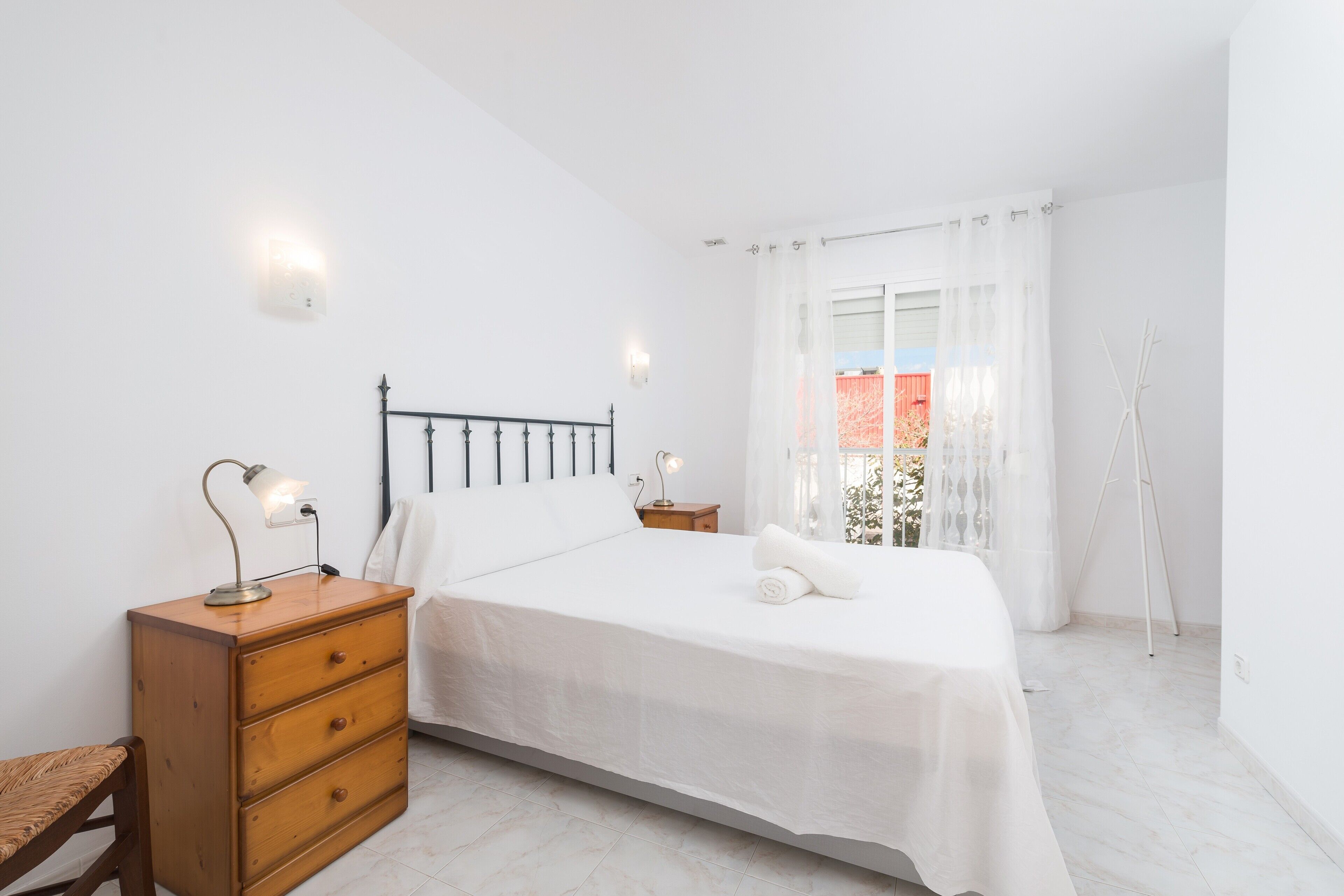 3 slaapkamers, een strijkplank/strijkijzer, internet, beddengoed