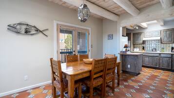 Condo, 2 Queen Beds, Patio, Mountain View | Private kitchen | Fridge, microwave, oven, stovetop