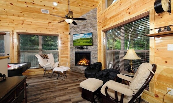 Smart-TV, Kamin, Videospiele